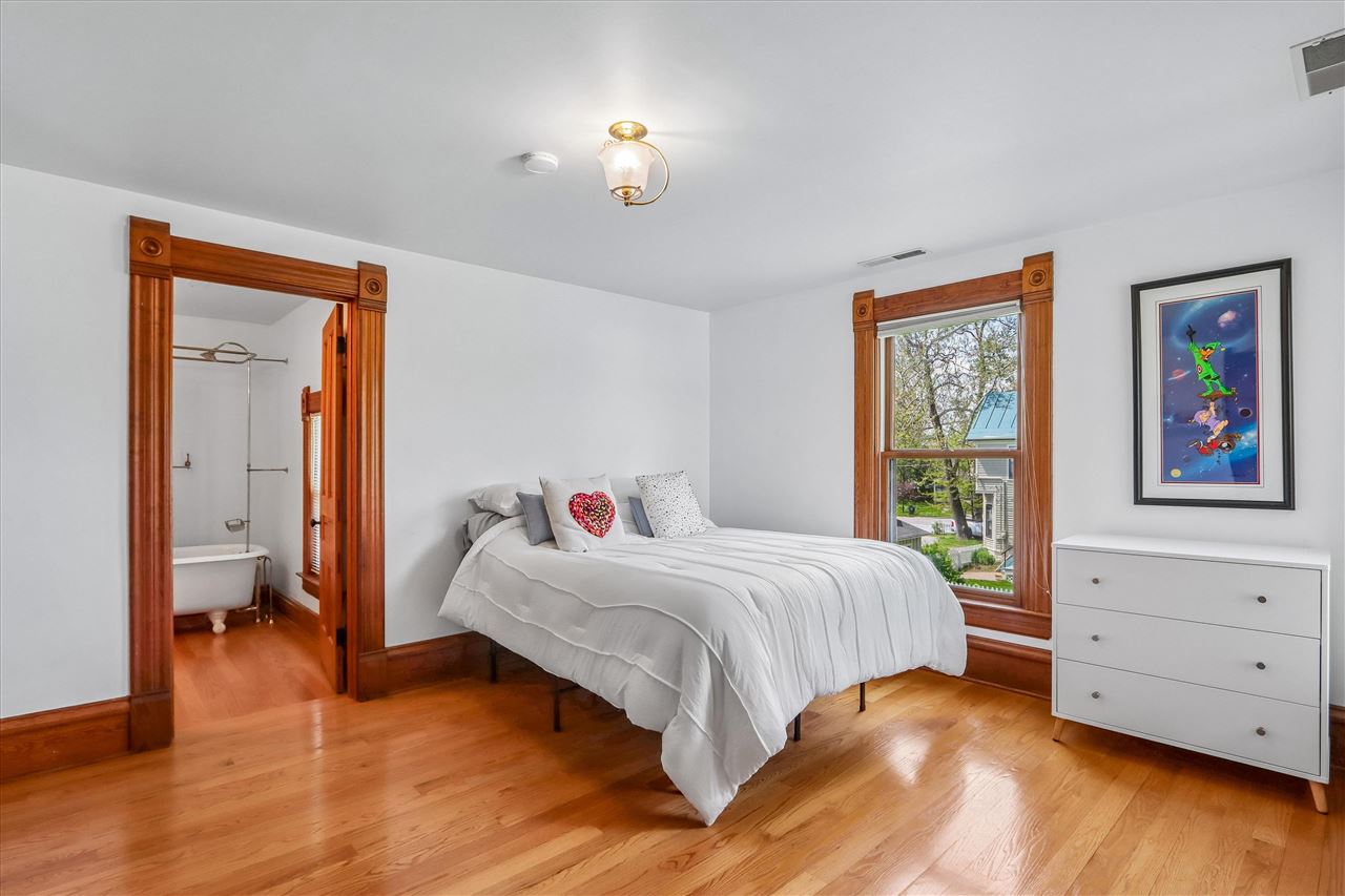 915 E Bloomington Street Iowa City IA 52245