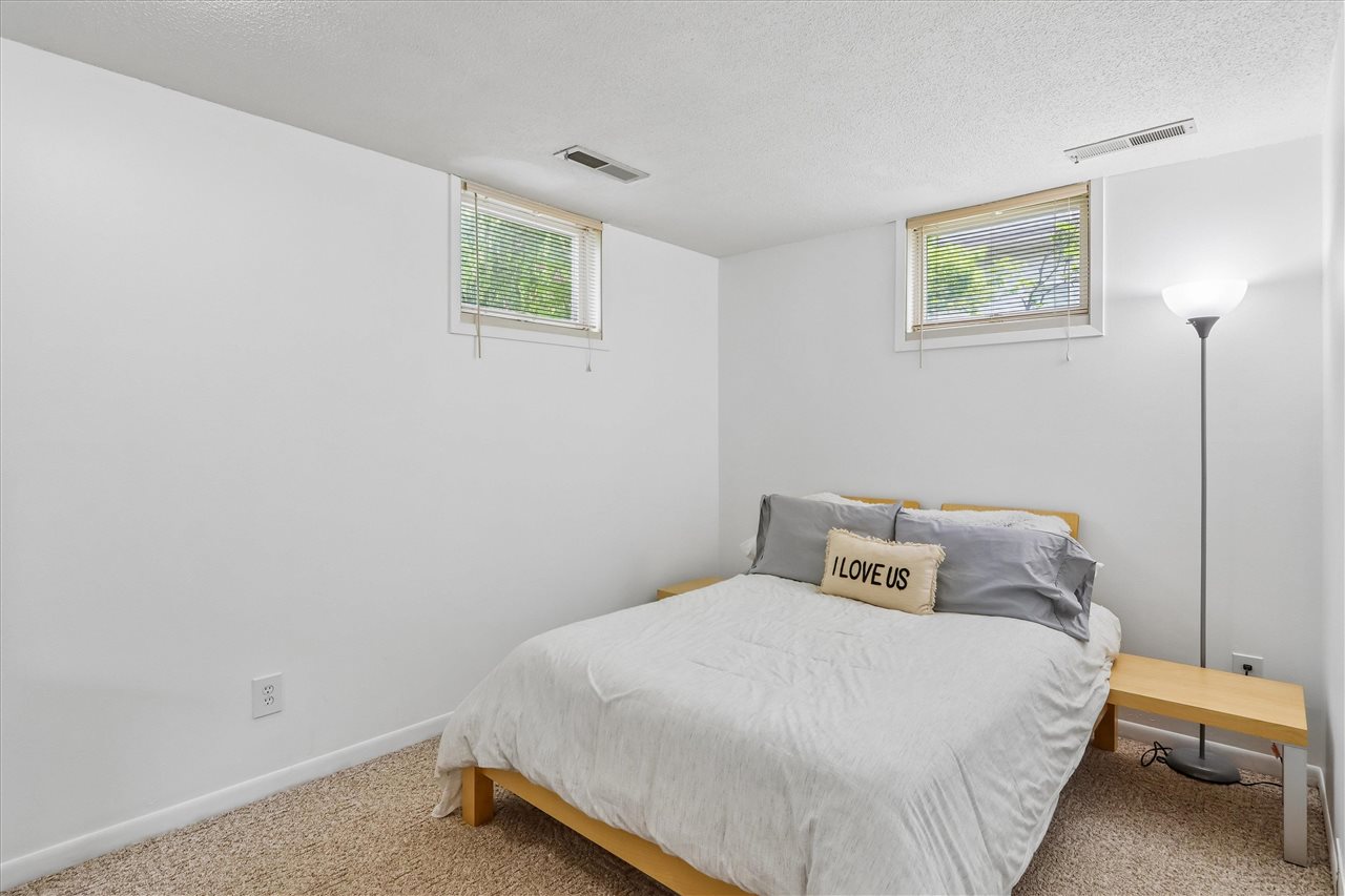 915 E Bloomington Street Iowa City IA 52245
