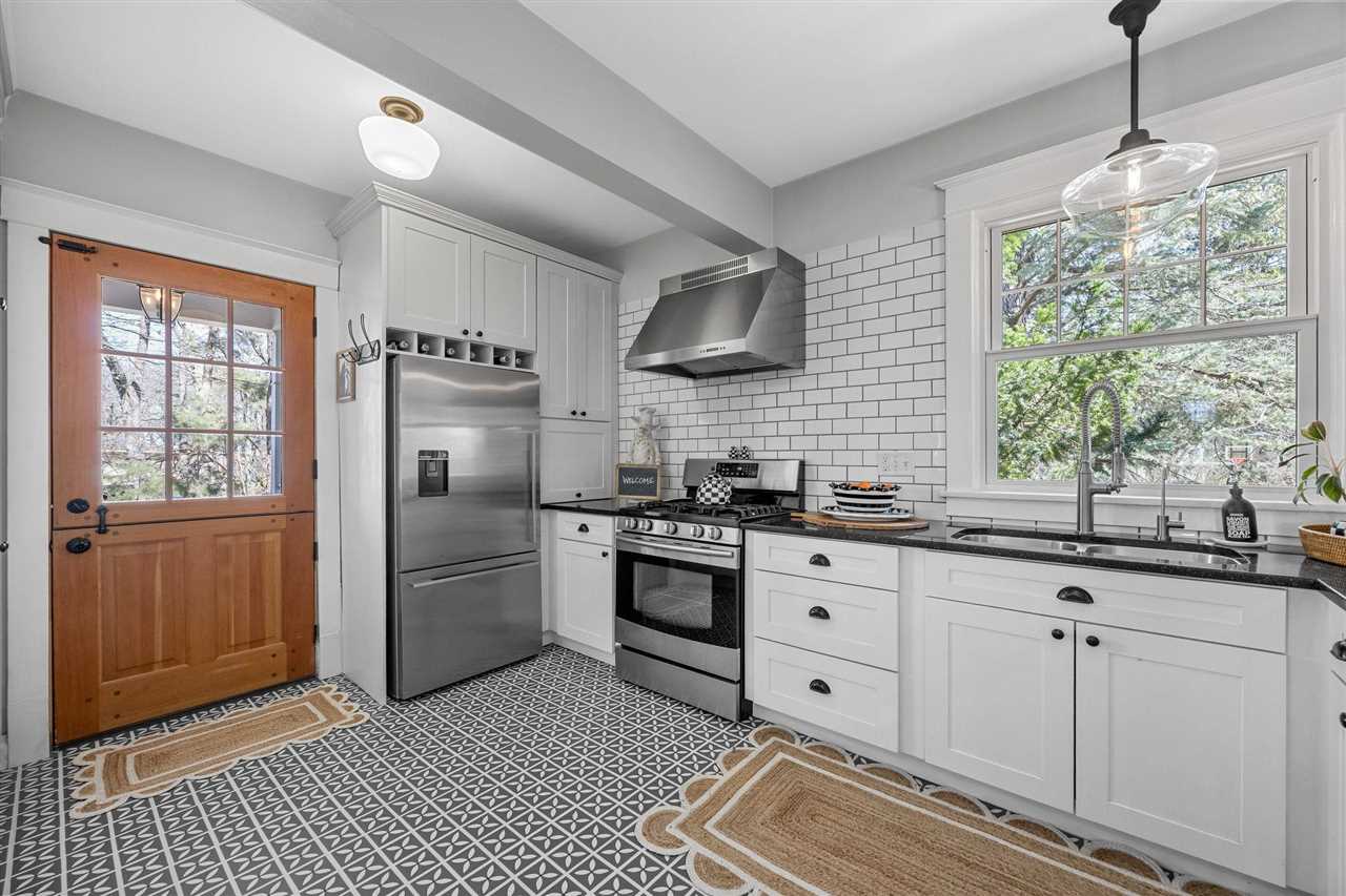 1127 Dill Street Iowa City IA 52246