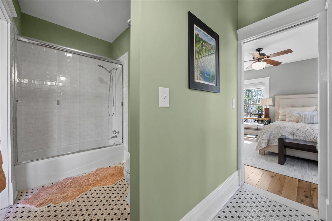 1127 Dill Street Iowa City IA 52246