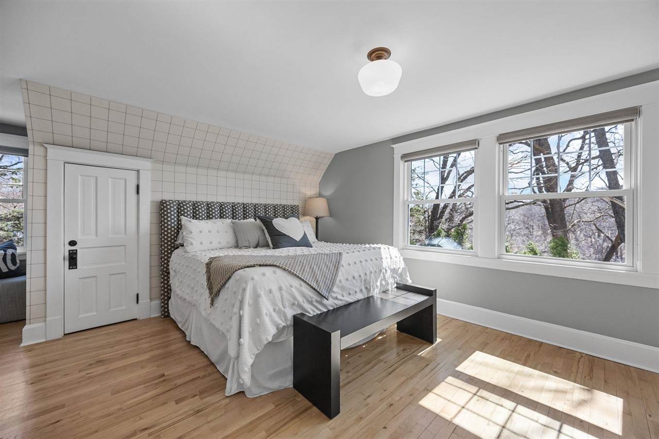 1127 Dill Street Iowa City IA 52246