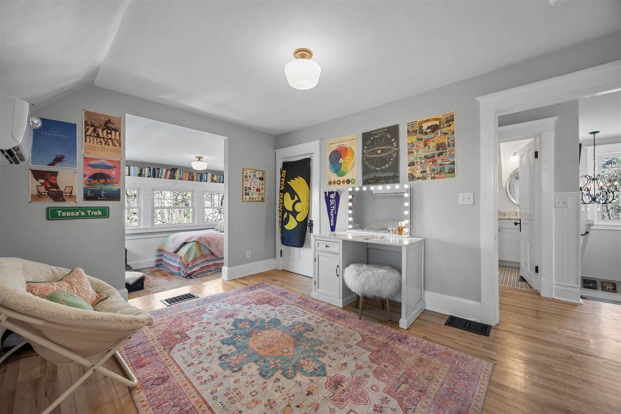 1127 Dill Street Iowa City IA 52246