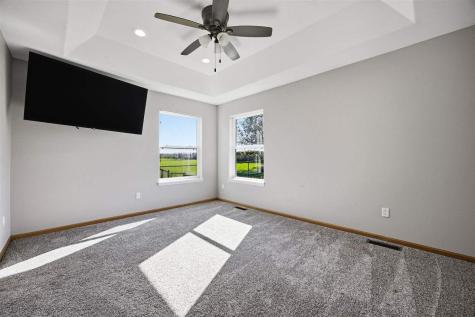 445 E Tartan Dt North Liberty IA 52317