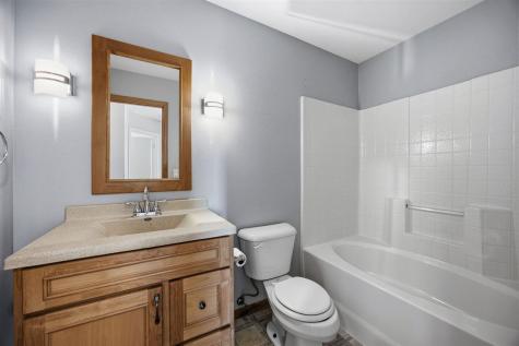 445 E Tartan Dt North Liberty IA 52317