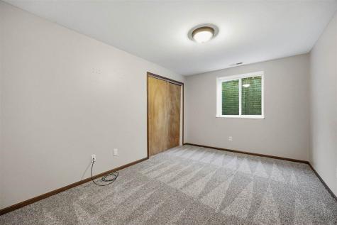 445 E Tartan Dt North Liberty IA 52317
