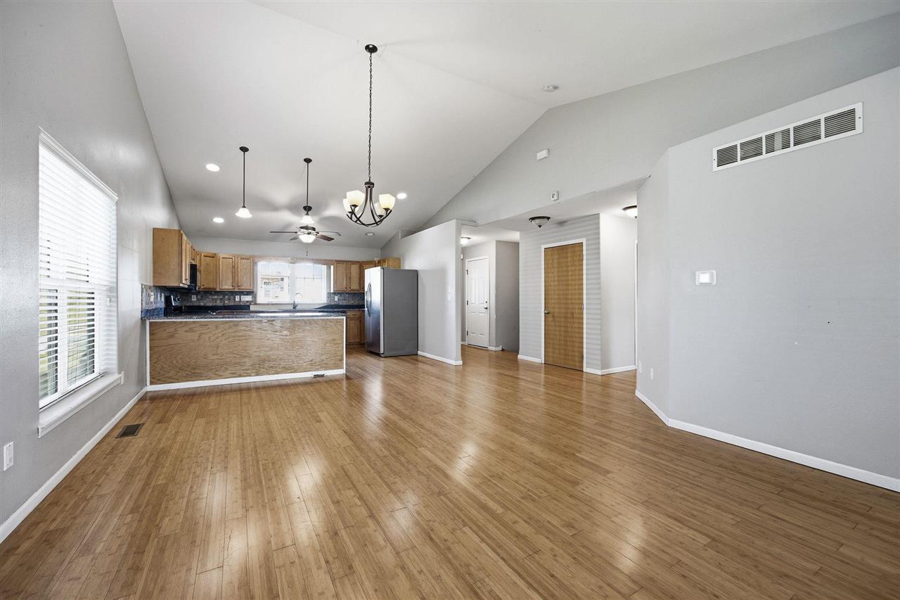 445 E Tartan Dt North Liberty IA 52317