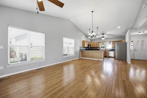 445 E Tartan Dt North Liberty IA 52317