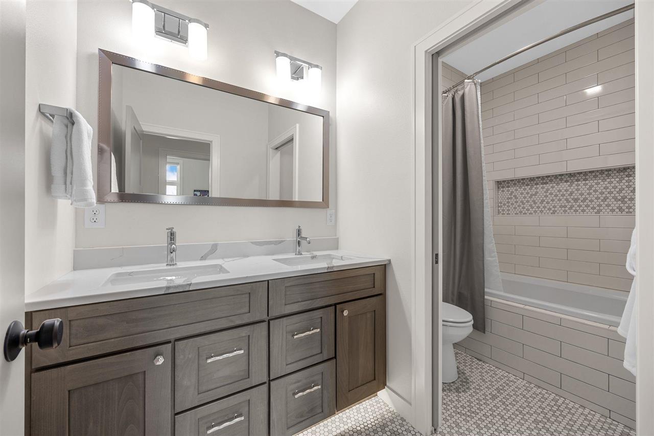 1352 Ava Circle Iowa City IA 52246