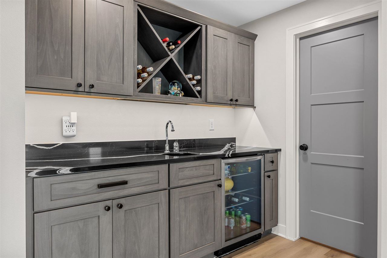 1352 Ava Circle Iowa City IA 52246