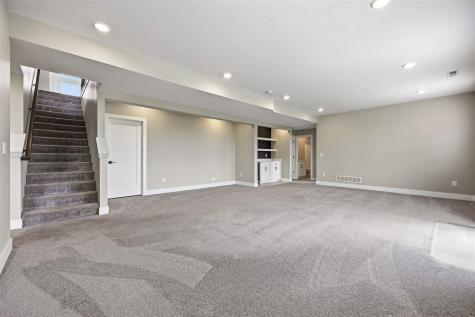 306 Dogwood Lane Tiffin IA 52340