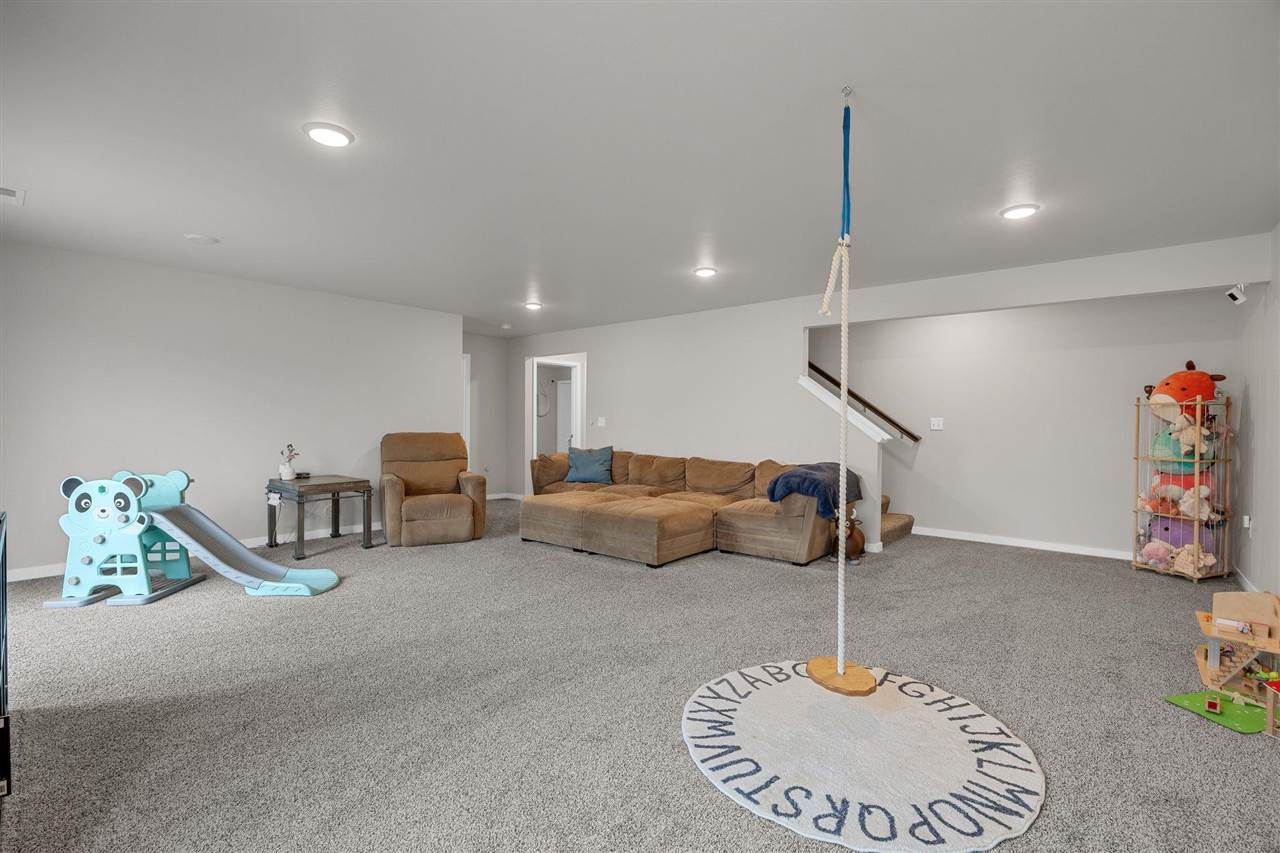 12 Pinnacle Lane Tiffin IA 52340