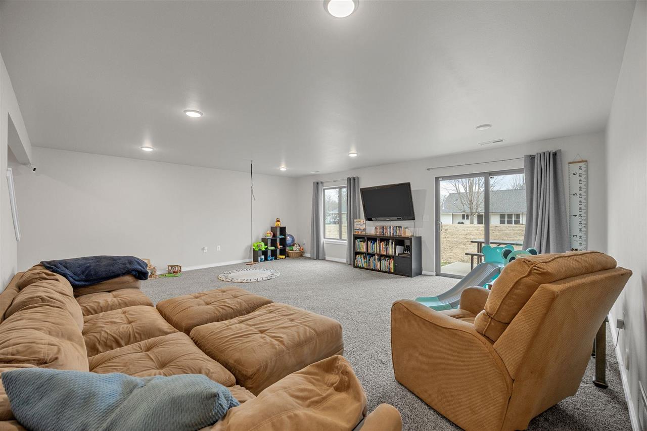 12 Pinnacle Lane Tiffin IA 52340