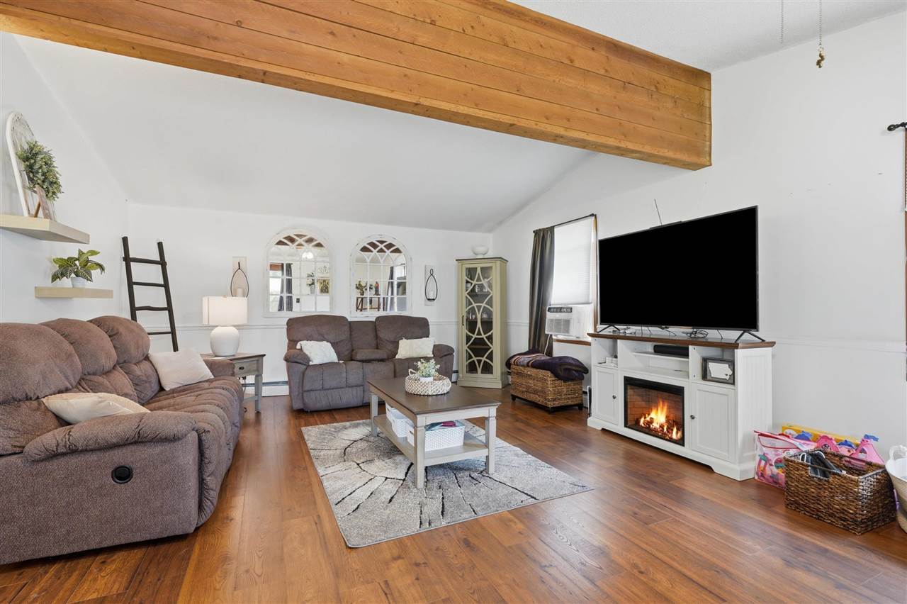 211 E Meadow Lane Columbus Junction IA 52738