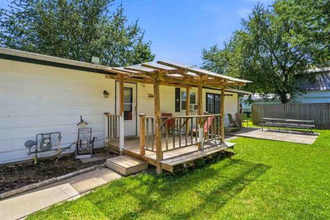 211 E Meadow Lane Columbus Junction IA 52738