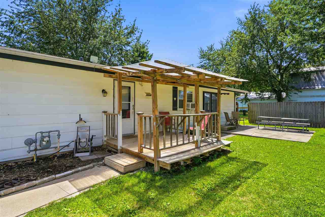 211 E Meadow Lane Columbus Junction IA 52738