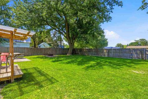 211 E Meadow Lane Columbus Junction IA 52738
