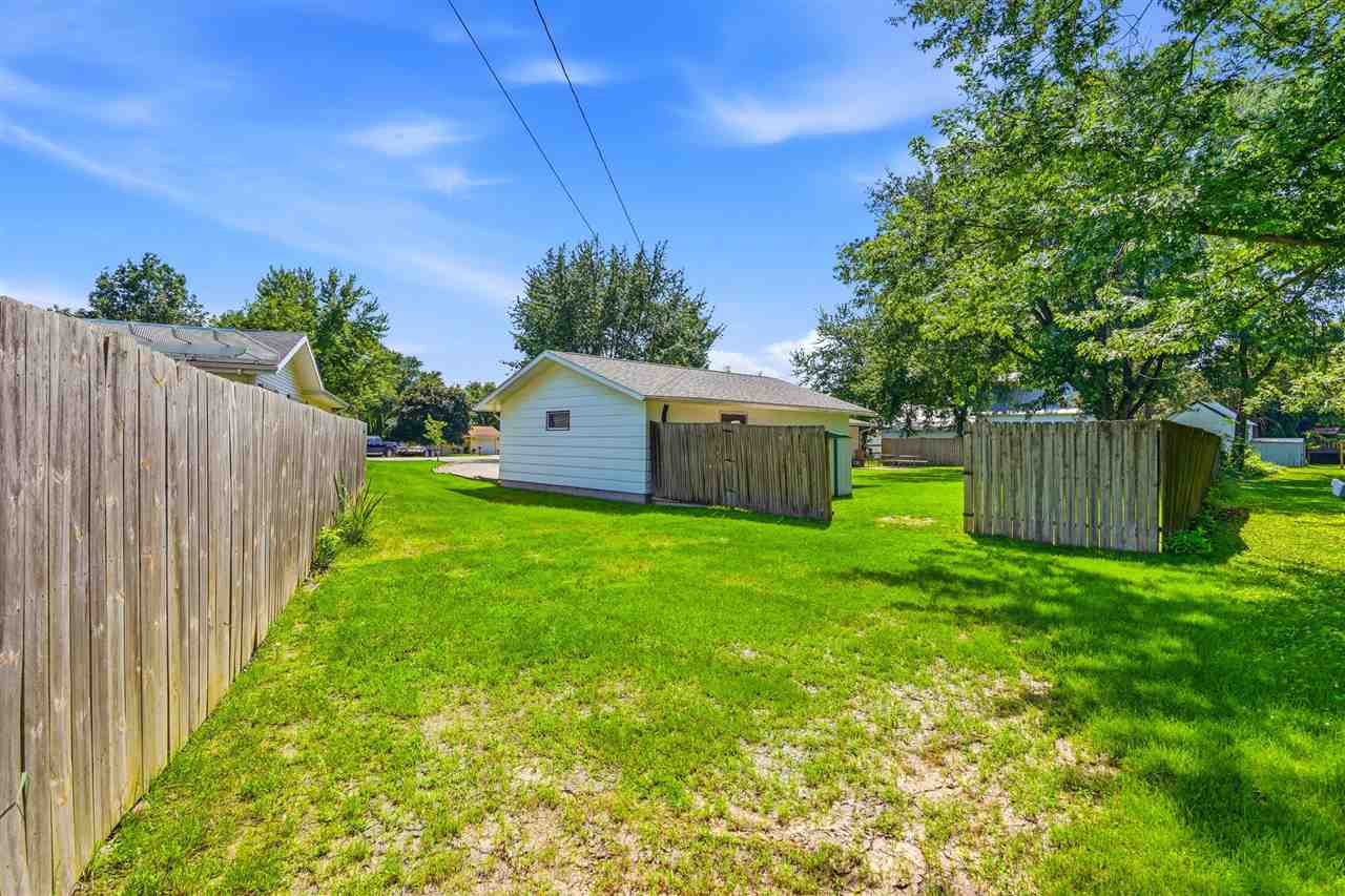 211 E Meadow Lane Columbus Junction IA 52738
