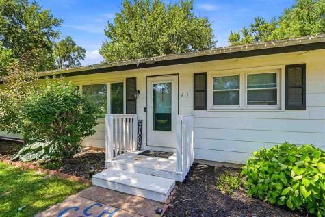 211 E Meadow Lane Columbus Junction IA 52738