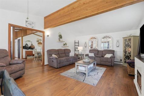 211 E Meadow Lane Columbus Junction IA 52738