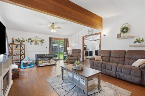 211 E Meadow Lane Columbus Junction IA 52738