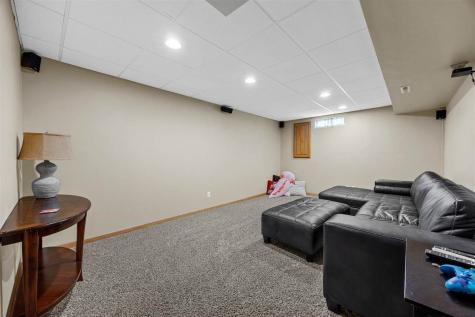 729 74th Street NE Cedar Rapids IA 52402