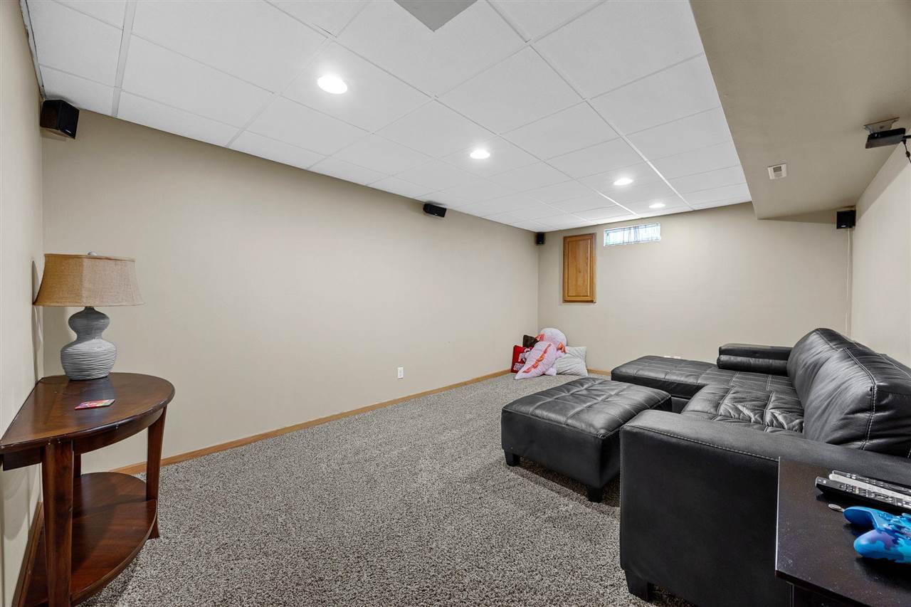 729 74th Street NE Cedar Rapids IA 52402