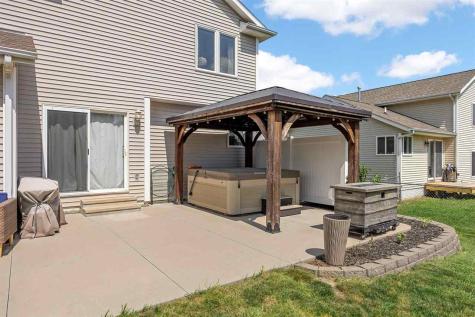 729 74th Street NE Cedar Rapids IA 52402