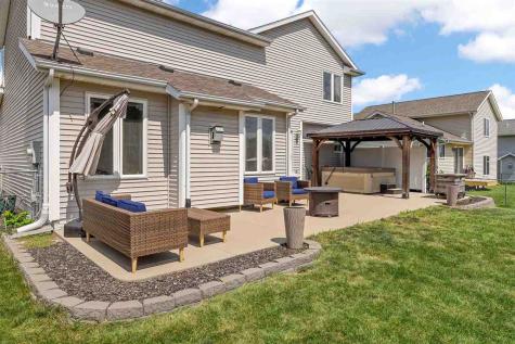 729 74th Street NE Cedar Rapids IA 52402