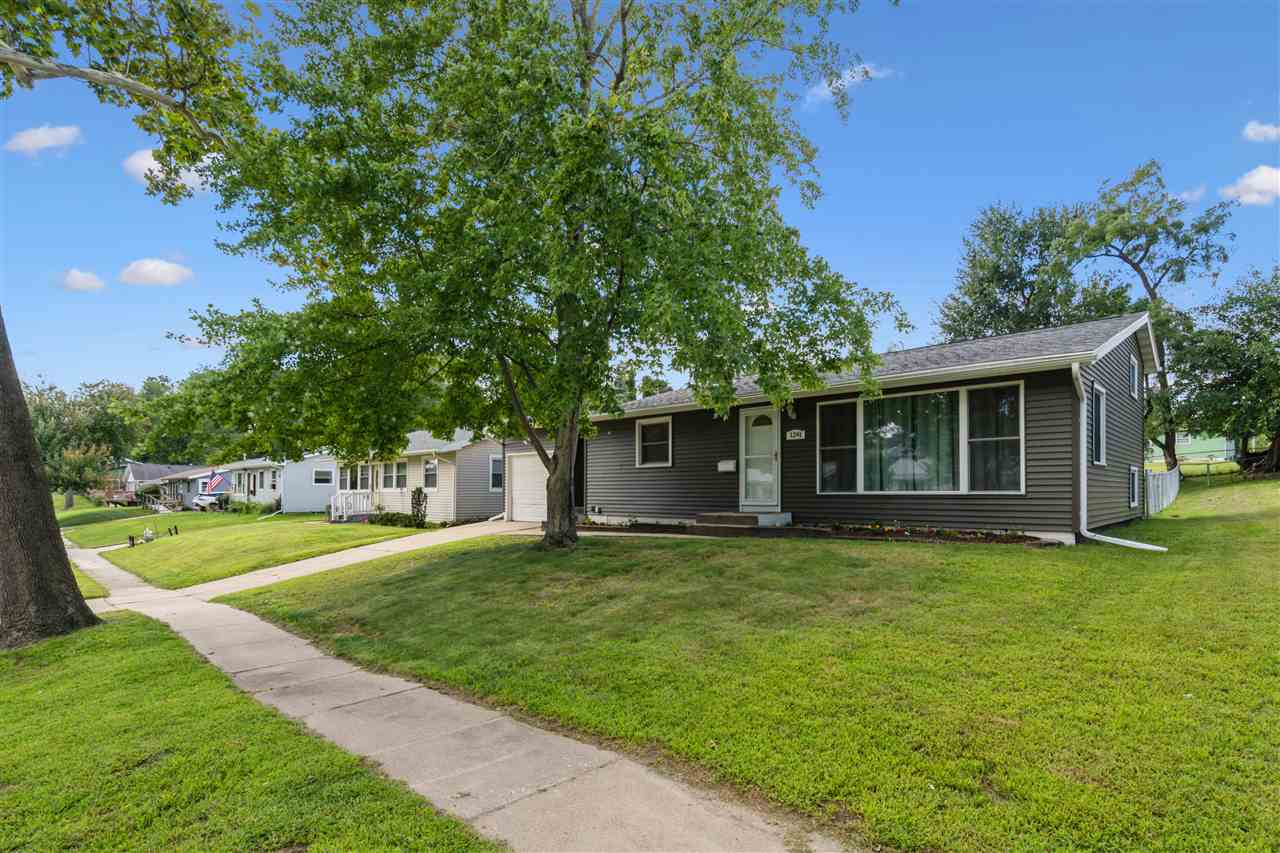 1241 38th Street SE Cedar Rapids IA 52403