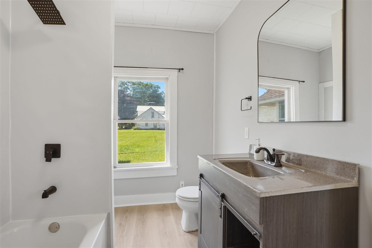 210 E Center Street Winfield IA 52659
