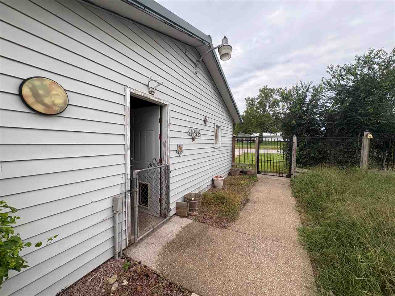 105 W Clay Street IA 50216