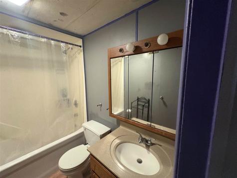 105 W Clay Street IA 50216