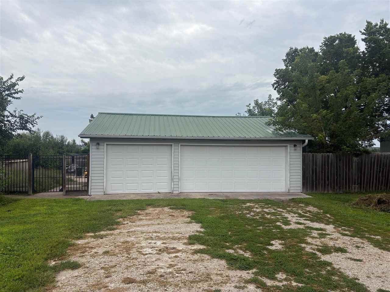 105 W Clay Street IA 50216