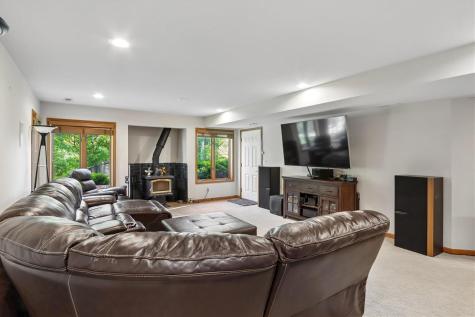 3057 Sandy Beach Road NE Swisher IA 52338