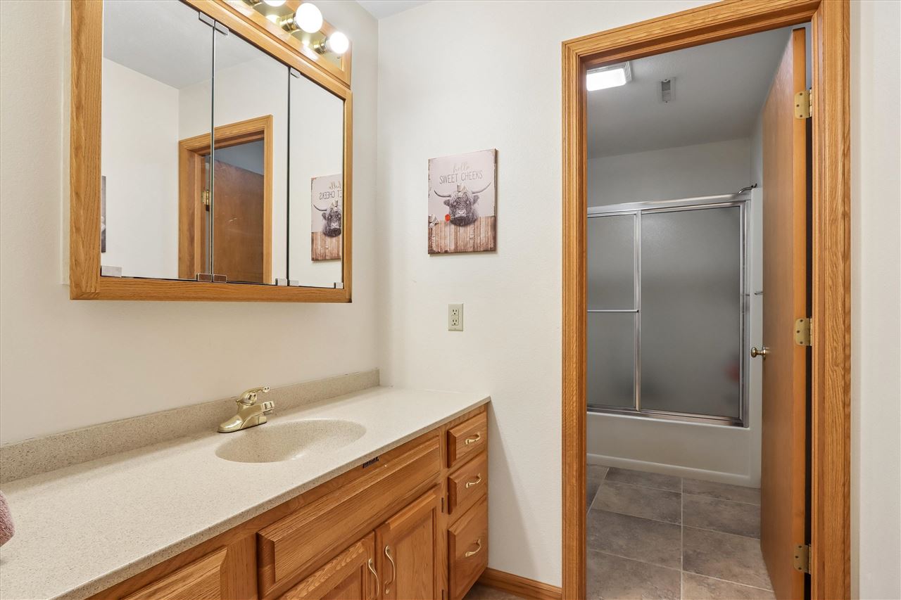 3057 Sandy Beach Road NE Swisher IA 52338