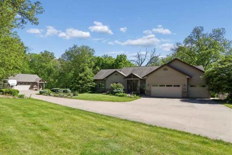 3057 Sandy Beach Road NE Swisher IA 52338