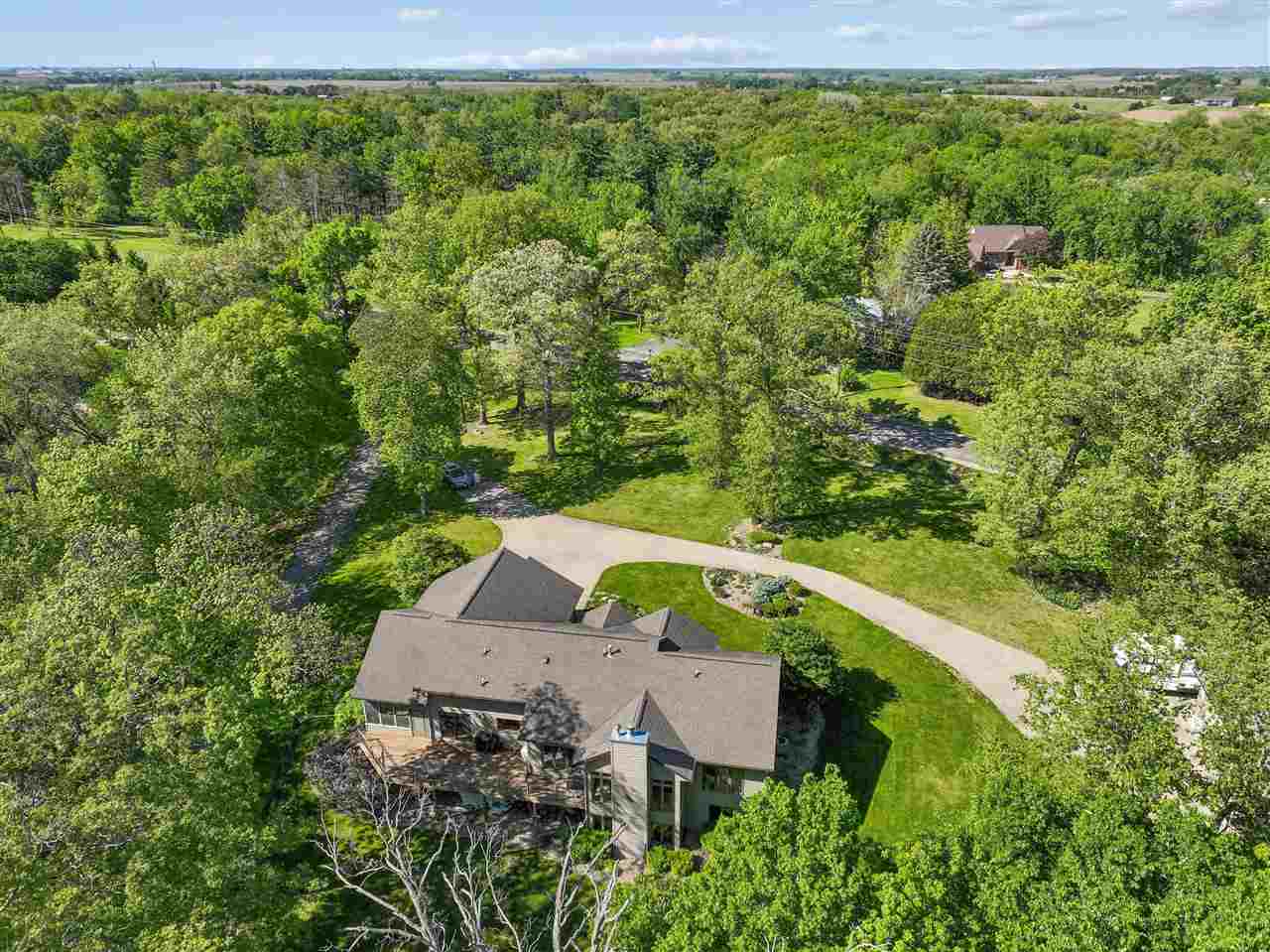 3057 Sandy Beach Road NE Swisher IA 52338