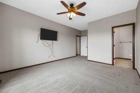 3025 Ridgeview Drive Ely IA 52227
