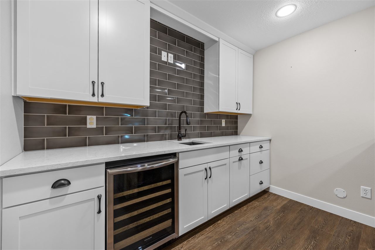 3025 Ridgeview Drive Ely IA 52227