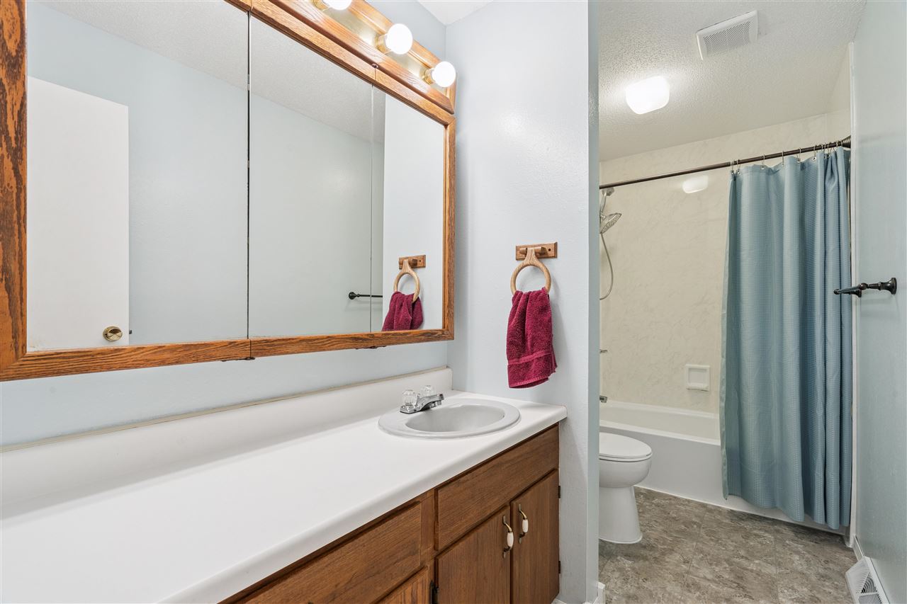 323 SE Norwick Road SW Cedar Rapids IA 52404