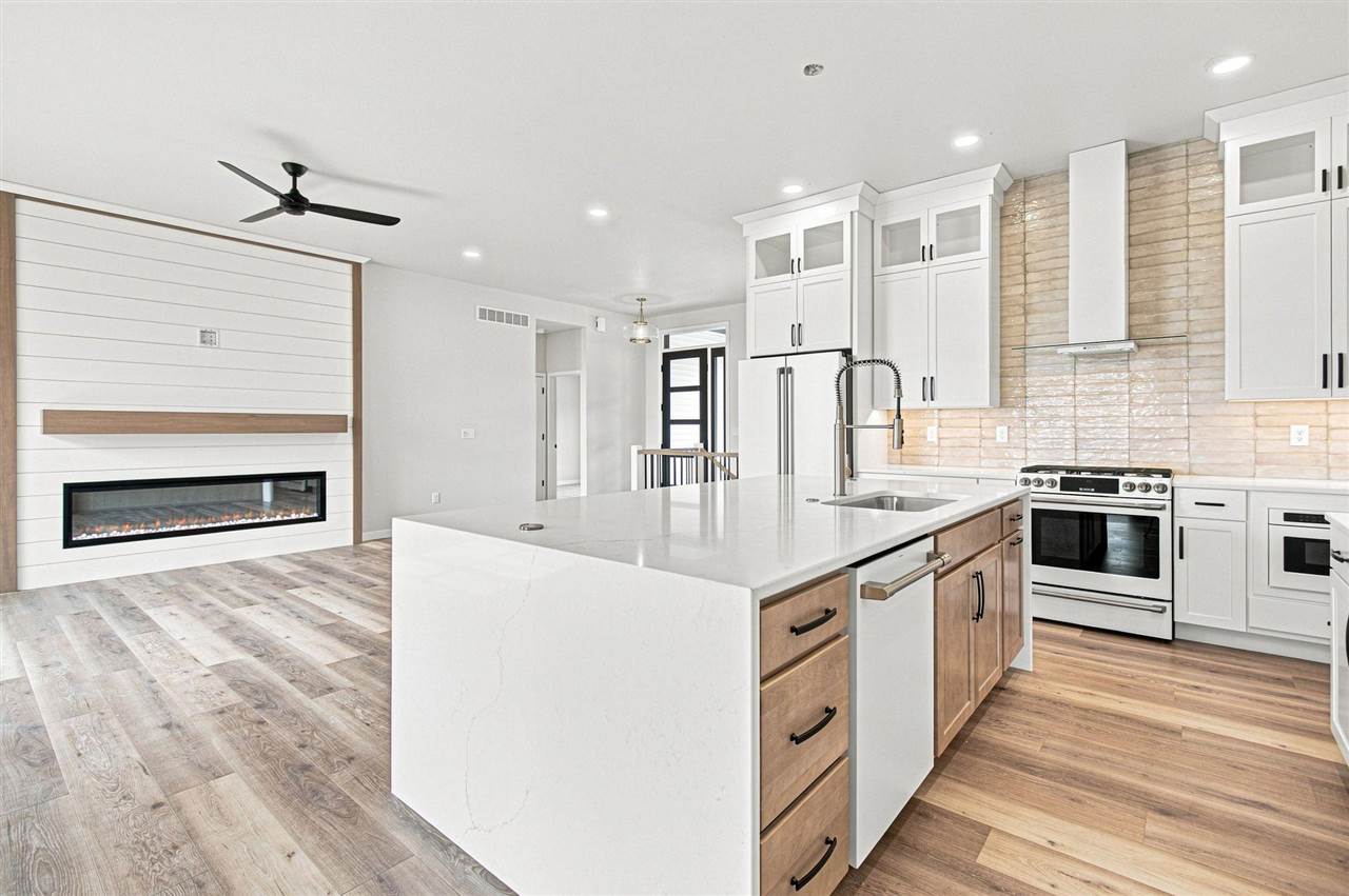 3040 Ridgeview Circle Coralville IA 52241