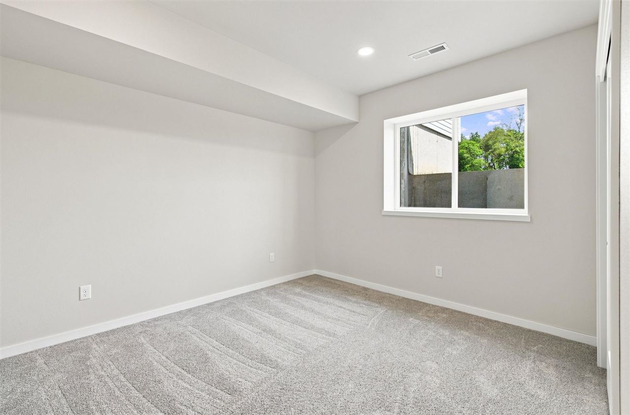 3040 Ridgeview Circle Coralville IA 52241