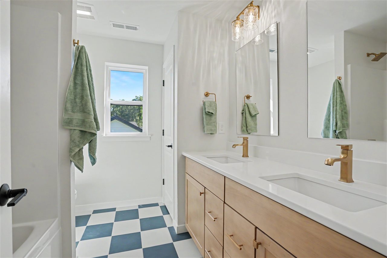 1517 Legend Drive Tiffin IA 52340