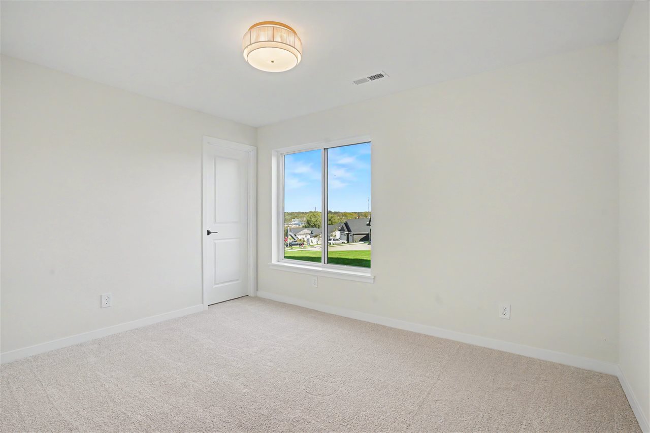 1517 Legend Drive Tiffin IA 52340