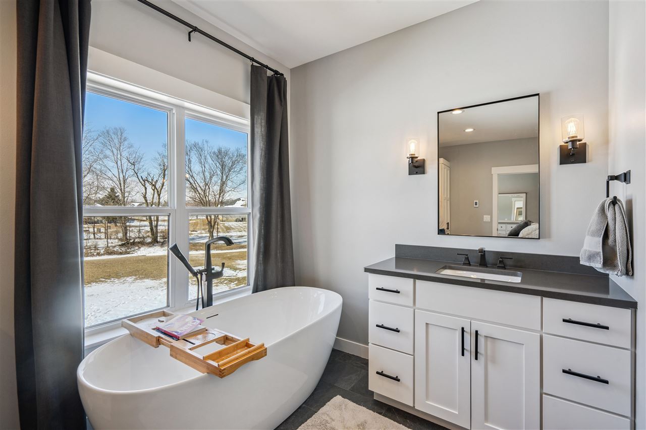 9267 Feather Ridge Pass Cedar Rapids IA 52411