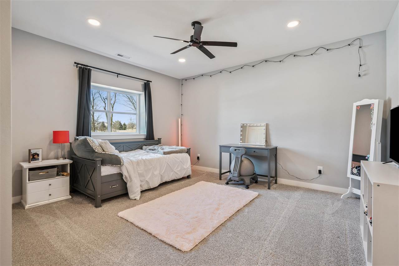 9267 Feather Ridge Pass Cedar Rapids IA 52411