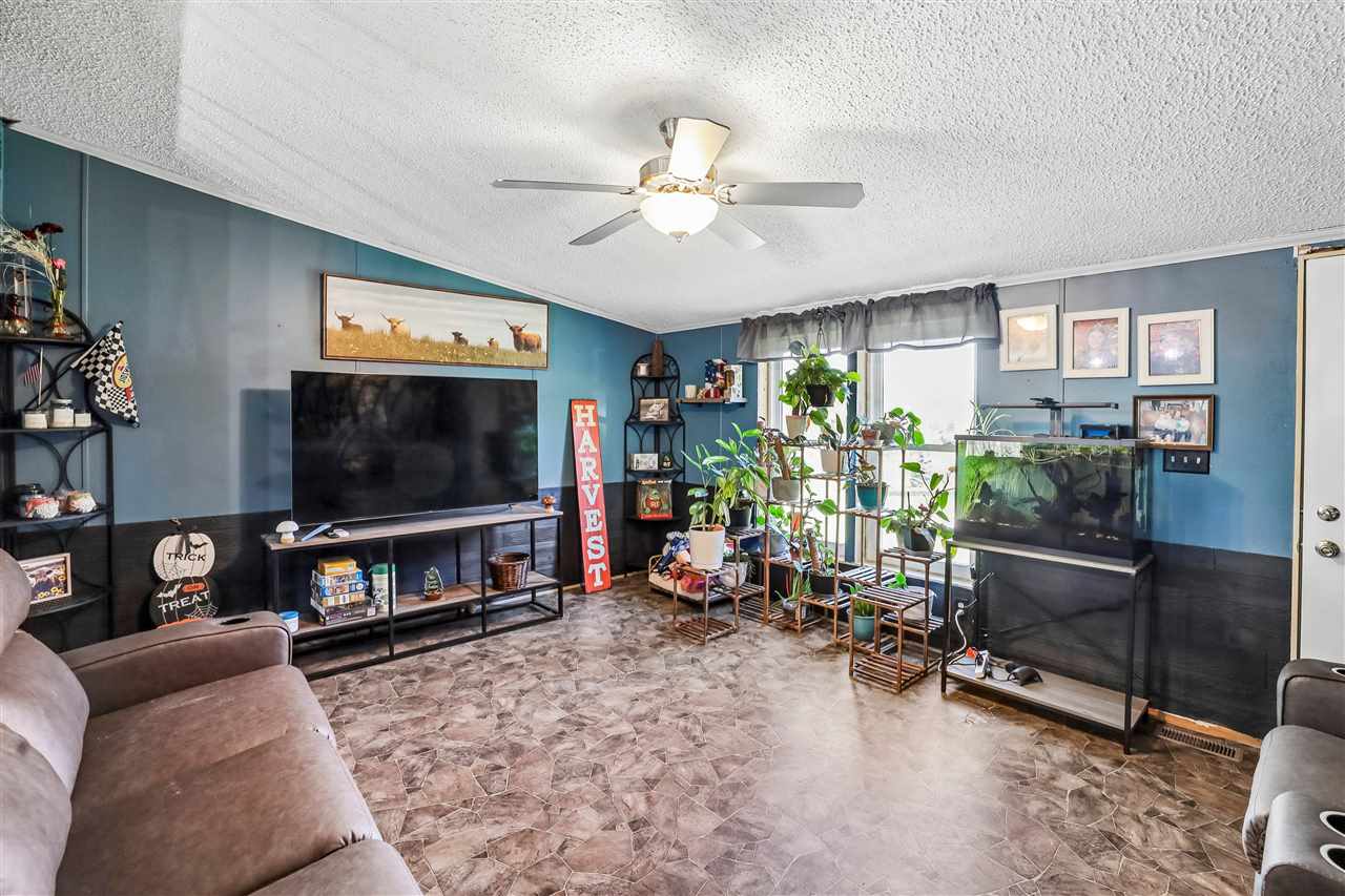 1210 Fir Avenue Wellman IA 52356