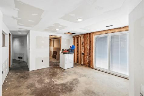 1210 Fir Avenue Wellman IA 52356