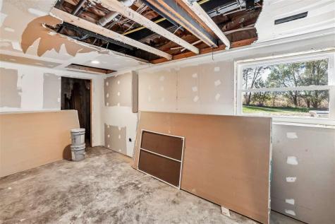 1210 Fir Avenue Wellman IA 52356