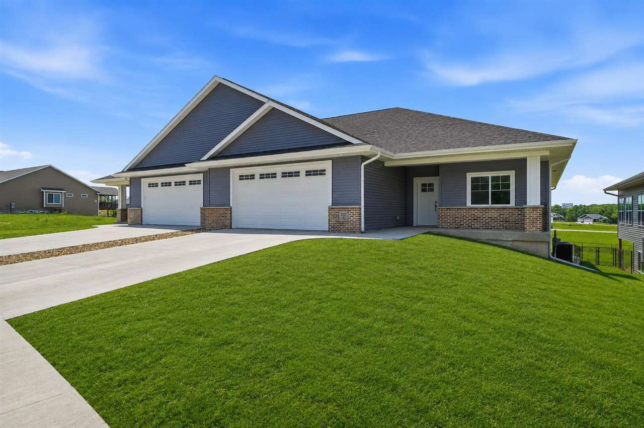 215B Timberline Terrace Kalona IA 52247